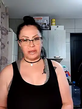 Snapshot of x__KHALEESI__x chatting on 02/10/25, 09:25 x KHALEESI x online show from 02/10/25, 09:25