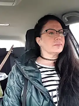 Snapshot of x__KHALEESI__x chatting on 03/10/25, 06:49 x KHALEESI x online show from 03/10/25, 06:49