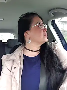 Snapshot of x__KHALEESI__x chatting on 03/17/25, 07:57 x KHALEESI x online show from 03/17/25, 07:57