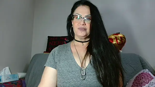 Snapshot of x__KHALEESI__x chatting on 09/13/25, 07:35 x KHALEESI x online show from 09/13/25, 07:35