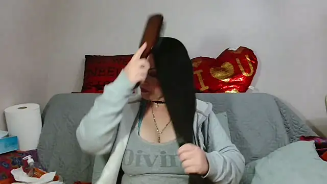 Snapshot of x__KHALEESI__x chatting on 10/19/25, 06:41 x KHALEESI x online show from 10/19/25, 06:41