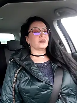 Snapshot of x__KHALEESI__x chatting on 12/22/25, 07:27 x KHALEESI x online show from 12/22/25, 07:27