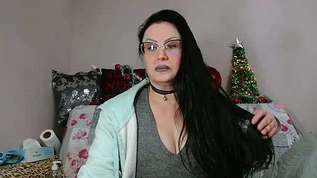 Snapshot of x__KHALEESI__x chatting on 01/15/26, 08:12 x KHALEESI x online show from 01/15/26, 08:12