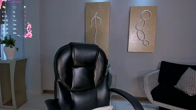 Snapshot of NinaMichelle chatting on 06/11/26, 12:32 NinaMichelle online show from 06/11/26, 12:32