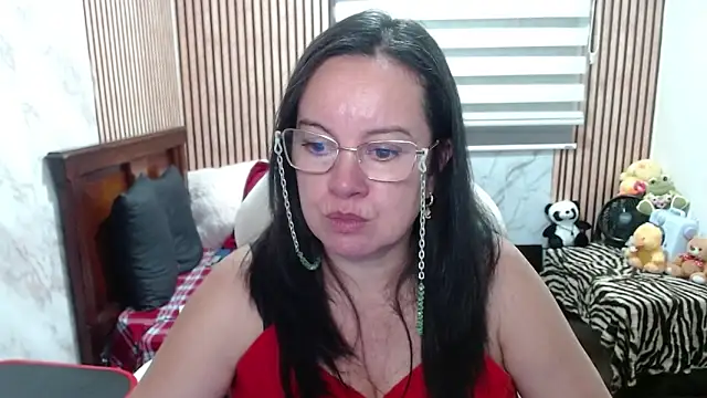 Sonialorens  online show from 05/01/26, 11:09