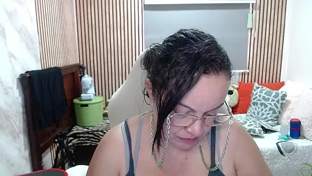 Sonialorens  online show from 05/12/26, 04:04