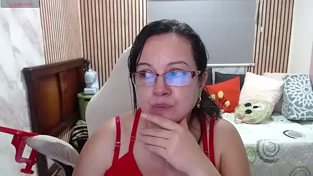 Sonialorens  online show from 06/01/26, 10:33