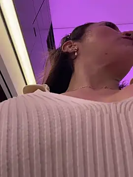 Snapshot of angelitasexy81 chatting on 03/08/25, 03:35 angelitasexy81 online show from 03/08/25, 03:35