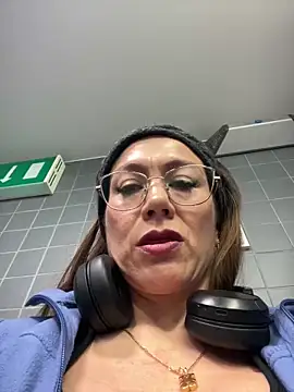 Snapshot of angelitasexy81 chatting on 03/16/25, 09:05 angelitasexy81 online show from 03/16/25, 09:05