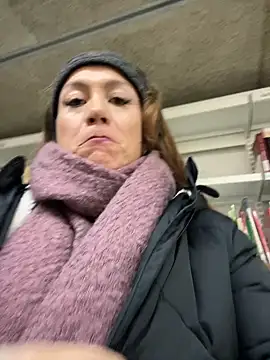 Snapshot of angelitasexy81 chatting on 03/20/25, 03:36 angelitasexy81 online show from 03/20/25, 03:36