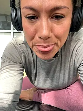 Snapshot of angelitasexy81 chatting on 09/29/25, 03:28 angelitasexy81 online show from 09/29/25, 03:28