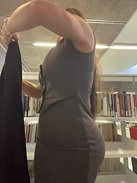 Snapshot of angelitasexy81 chatting on 11/18/25, 10:09 angelitasexy81 online show from 11/18/25, 10:09