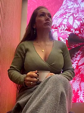 Snapshot of angelitasexy81 chatting on 12/14/25, 06:01 angelitasexy81 online show from 12/14/25, 06:01