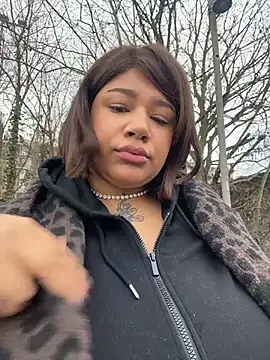 Snapshot of IamSashaLuv chatting on 12/05/25, 09:40 IamSashaLuv online show from 12/05/25, 09:40