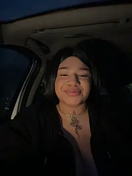 Snapshot of IamSashaLuv chatting on 12/23/25, 06:44 IamSashaLuv online show from 12/23/25, 06:44