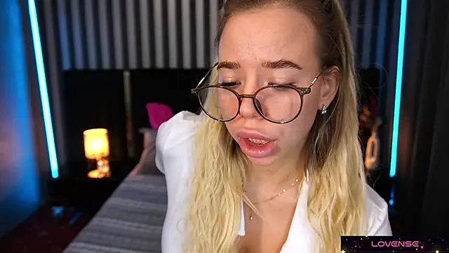 Snapshot of Sexy_Ira chatting on 01/15/25, 07:05 Sexy Ira online show from 01/15/25, 07:05