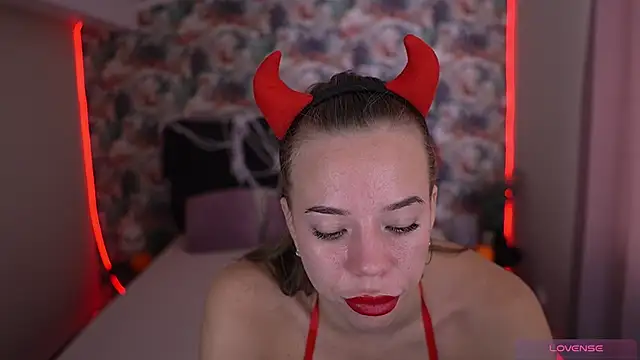 Snapshot of Sexy_Ira chatting on 10/31/25, 07:42 Sexy Ira online show from 10/31/25, 07:42