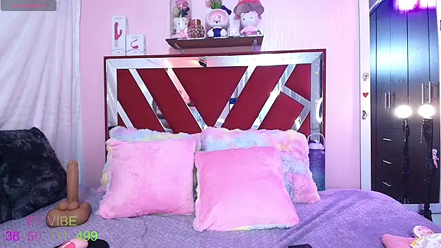 Snapshot of Foxy_Megan chatting on 02/11/25, 11:10 Foxy Megan online show from 02/11/25, 11:10