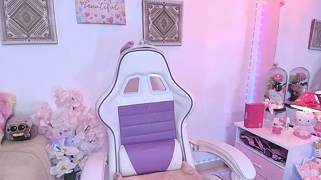 Snapshot of Foxy_Megan chatting on 09/29/25, 07:08 Foxy Megan online show from 09/29/25, 07:08