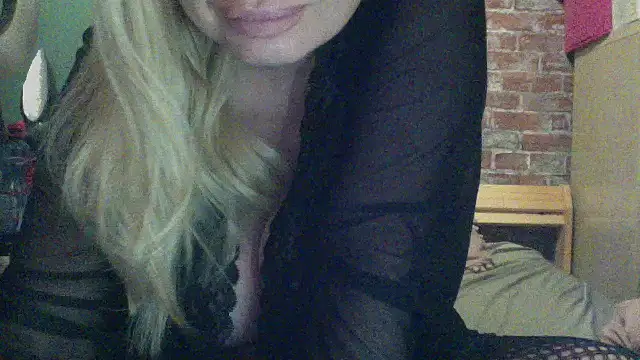 Snapshot of Lisavontease chatting on 11/29/25, 10:18 Lisavontease online show from 11/29/25, 10:18