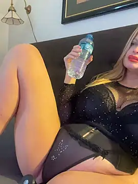 Lisavontease online show from 04/18/26, 02:32