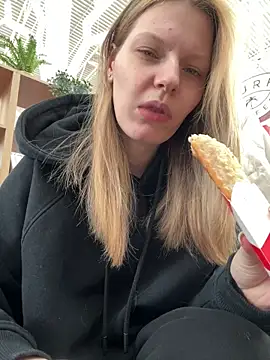 Snapshot of MaryHiggins chatting on 02/06/26, 11:24 MaryHiggins online show from 02/06/26, 11:24