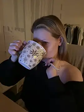 Snapshot of MaryHiggins chatting on 02/08/26, 09:40 MaryHiggins online show from 02/08/26, 09:40