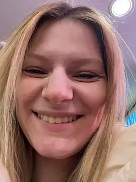 Snapshot of MaryHiggins chatting on 02/14/26, 04:59 MaryHiggins online show from 02/14/26, 04:59