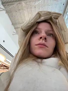 Snapshot of MaryHiggins chatting on 02/20/26, 02:28 MaryHiggins online show from 02/20/26, 02:28