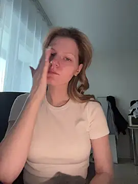 Snapshot of MaryHiggins chatting on 02/24/26, 03:10 MaryHiggins online show from 02/24/26, 03:10