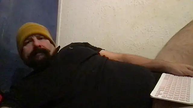 Snapshot of madmaxmiami chatting on 11/14/25, 06:01 madmaxmiami online show from 11/14/25, 06:01