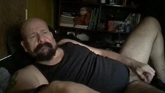 Snapshot of madmaxmiami chatting on 11/20/25, 06:51 madmaxmiami online show from 11/20/25, 06:51