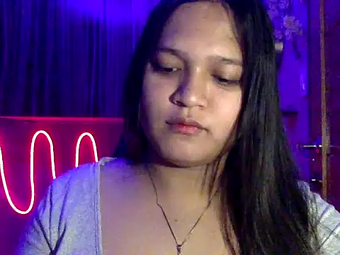 Snapshot of EmpressYna chatting on 10/19/25, 04:18 EmpressYna online show from 10/19/25, 04:18