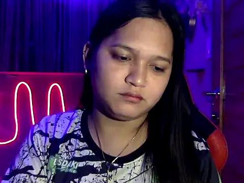 Snapshot of EmpressYna chatting on 10/23/25, 07:45 EmpressYna online show from 10/23/25, 07:45