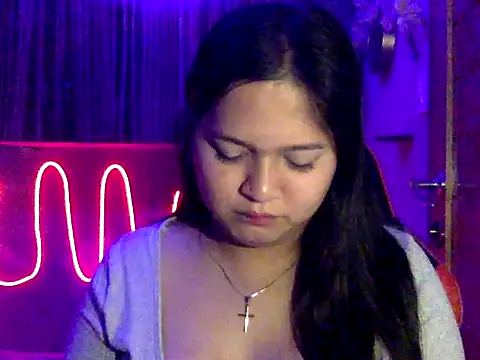 Snapshot of EmpressYna chatting on 10/26/25, 09:31 EmpressYna online show from 10/26/25, 09:31