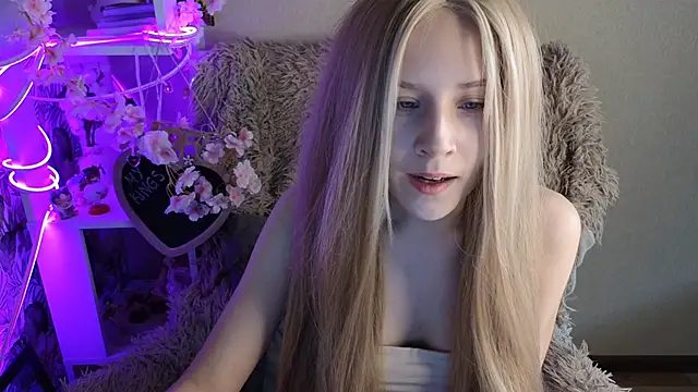 Snapshot of sarakaell chatting on 09/12/25, 02:11 sarakaell online show from 09/12/25, 02:11