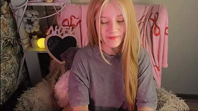 sarakaell online show from 03/12/26, 01:45