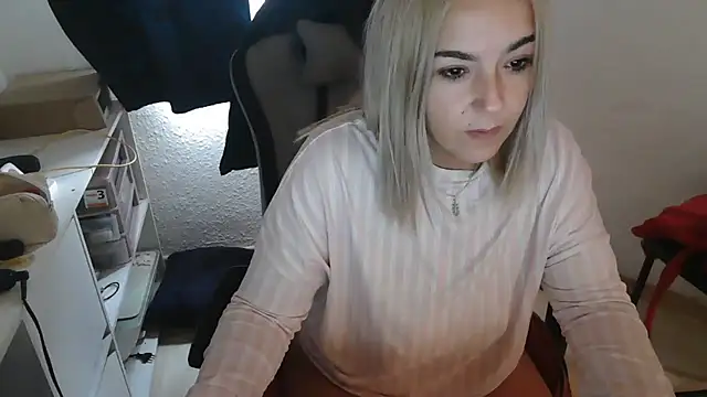 Snapshot of bekka__ chatting on 11/11/25, 09:53 bekka online show from 11/11/25, 09:53