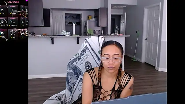 Snapshot of RylHoneyy chatting on 06/12/26, 07:46 RylHoneyy online show from 06/12/26, 07:46