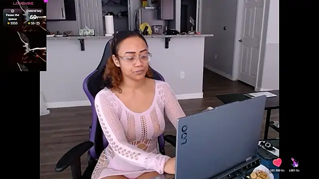 Snapshot of RylHoneyy chatting on 07/18/26, 06:01 RylHoneyy online show from 07/18/26, 06:01