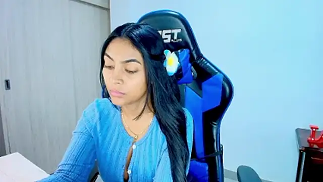 sophiax-x online show from 12/18/25, 11:05