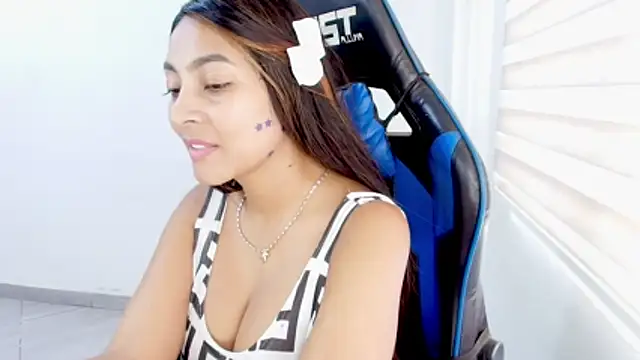 sophiax-x online show from 07/05/26, 07:10