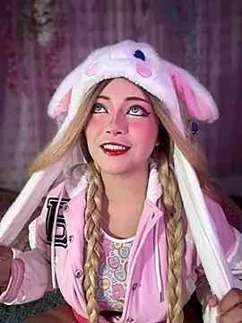 Snapshot of seraphine23 chatting on 12/13/24, 03:49 seraphine23 online show from 12/13/24, 03:49