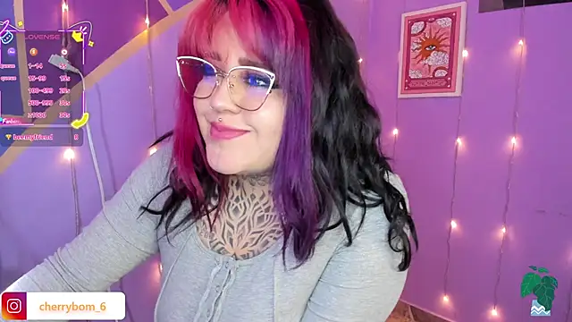 Snapshot of cherrybom_ chatting on 09/11/25, 08:09 cherrybom online show from 09/11/25, 08:09