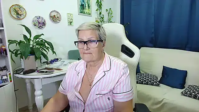 Selenna57 online show from 12/19/25, 07:10