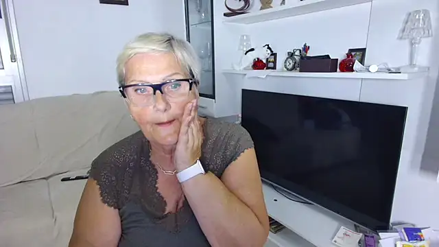 Snapshot of Selenna57 chatting on 06/07/26, 04:44 Selenna57 online show from 06/07/26, 04:44