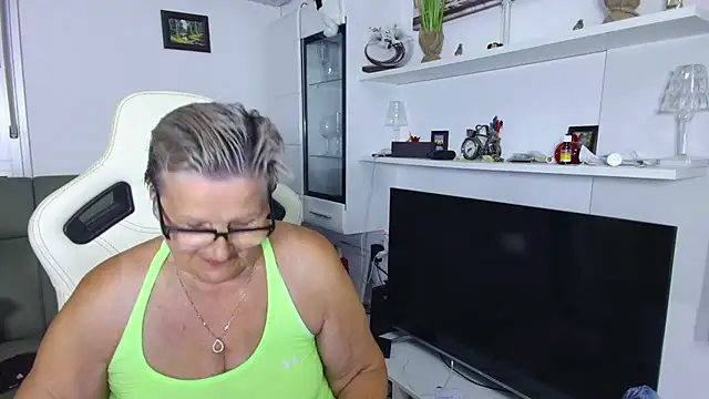 Snapshot of Selenna57 chatting on 06/16/26, 05:26 Selenna57 online show from 06/16/26, 05:26