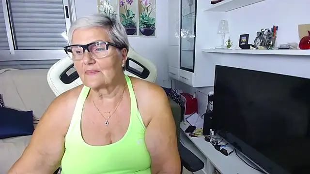 Snapshot of Selenna57 chatting on 07/15/26, 05:40 Selenna57 online show from 07/15/26, 05:40