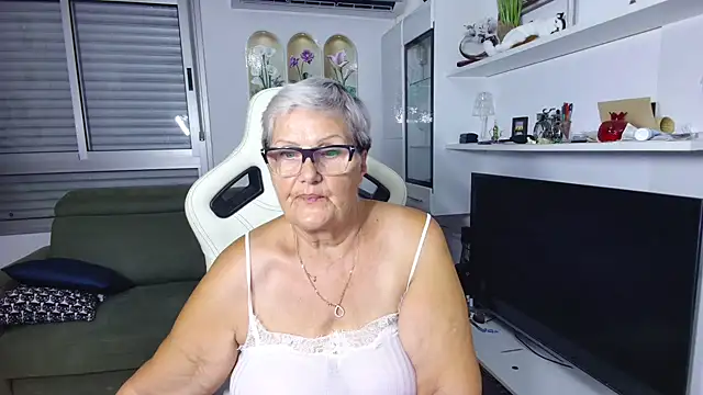 Snapshot of Selenna57 chatting on 07/19/26, 05:16 Selenna57 online show from 07/19/26, 05:16