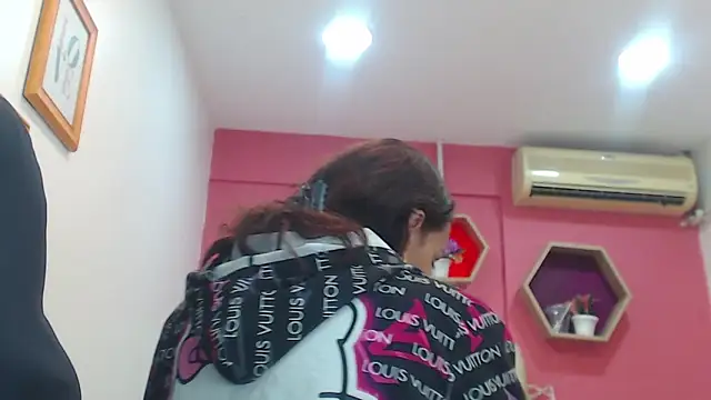 Snapshot of Amber_Moore chatting on 09/10/25, 12:43 Amber Moore online show from 09/10/25, 12:43